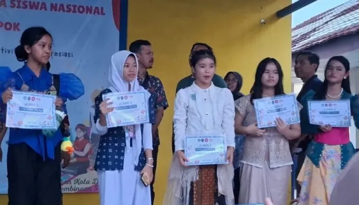 SMPN 4 Depok Sabet 4 Gelar dalam FLS3N Tingkat Kota