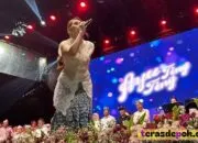 Tampil di Panggung HUT Depok, Ayu Ting Ting : Saya Bangga Bisa Menghibur Kampung Sendiri