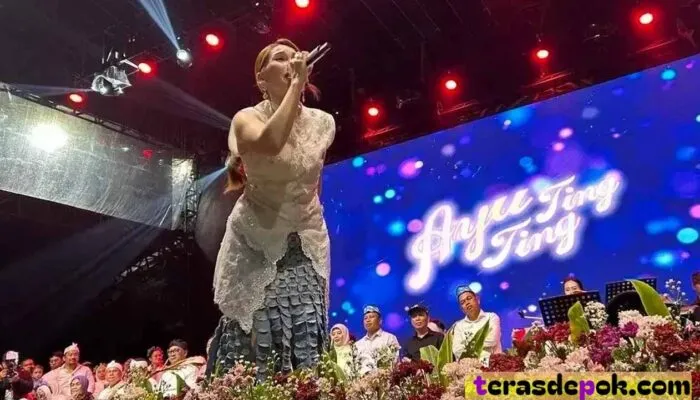 Tampil di Panggung HUT Depok, Ayu Ting Ting : Saya Bangga Bisa Menghibur Kampung Sendiri