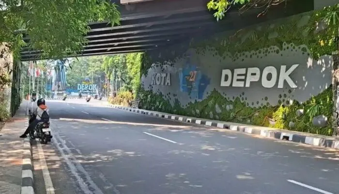 Ornamen Seni dan Suasana Alam di Tugu Selamat Datang Depok