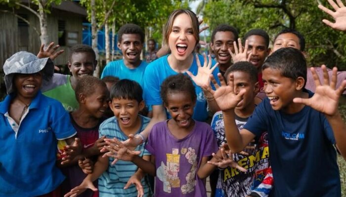 Cerita Perjalanan Duta Nasional UNICEF Cinta Laura di Maluku Tengah
