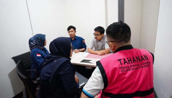 Kejagung Serahkan 4 Tersangka Korupsi Pertambangan PT AKT Kalteng ke Penuntut Umum