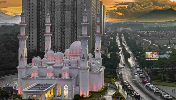 Intip Kemegahan Masjid At-Thohir Tapos Depok, Destinasi Wisata Religi KHAS