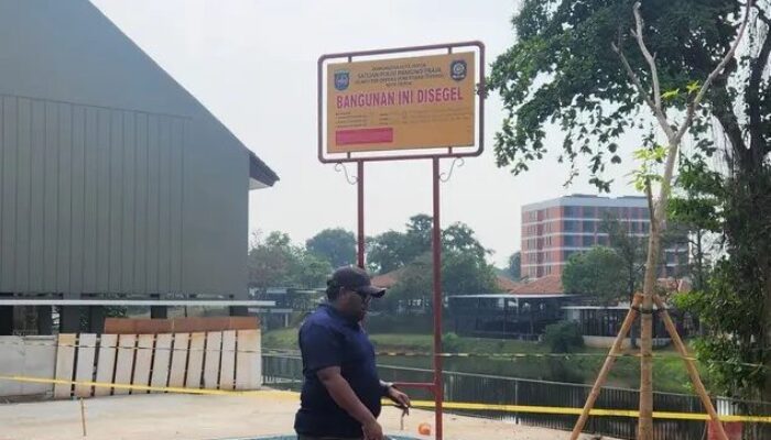 Satpol PP Depok Akhirnya Segel Komplek Perumahan Shila at Sawangan yang Melanggar Ijin Lahan