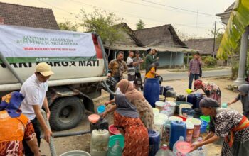 Peringati Hari Santri, BEM PTNU Salurkan 1 Juta Liter Air Bersih untuk Korban Karhutla dan kekeringan Ekstrem
